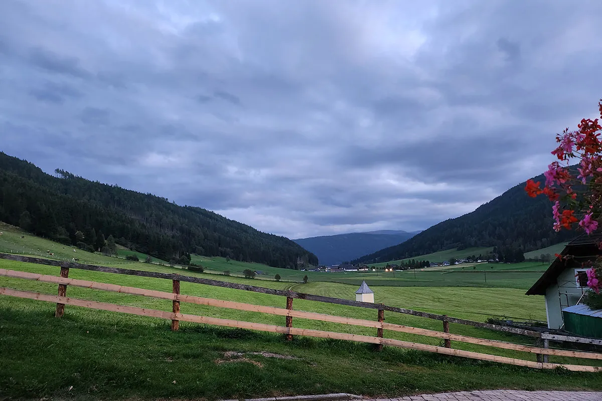 Blick auf Neuseß bei Mauterndorf im Salzburger Lungau im Sommer