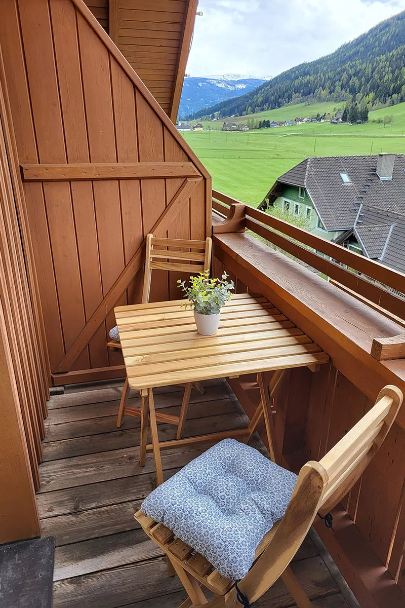 Balkon mit Blick auf die Lungauer Berge am Hansalagut